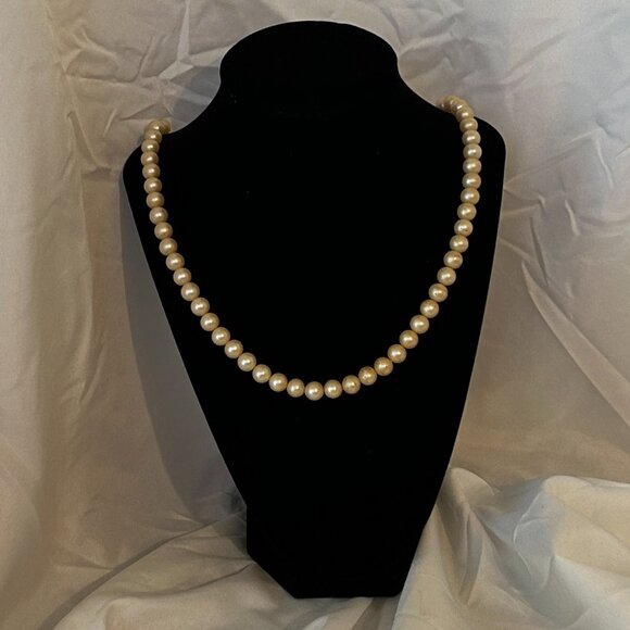 Genuine Creme Pearls by J&L Hartzberg - Picture 2 of 6